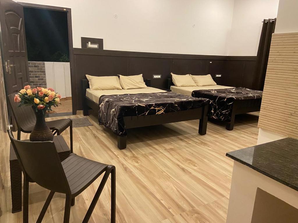 Rr Holiday Inn Кодайканал Екстер'єр фото