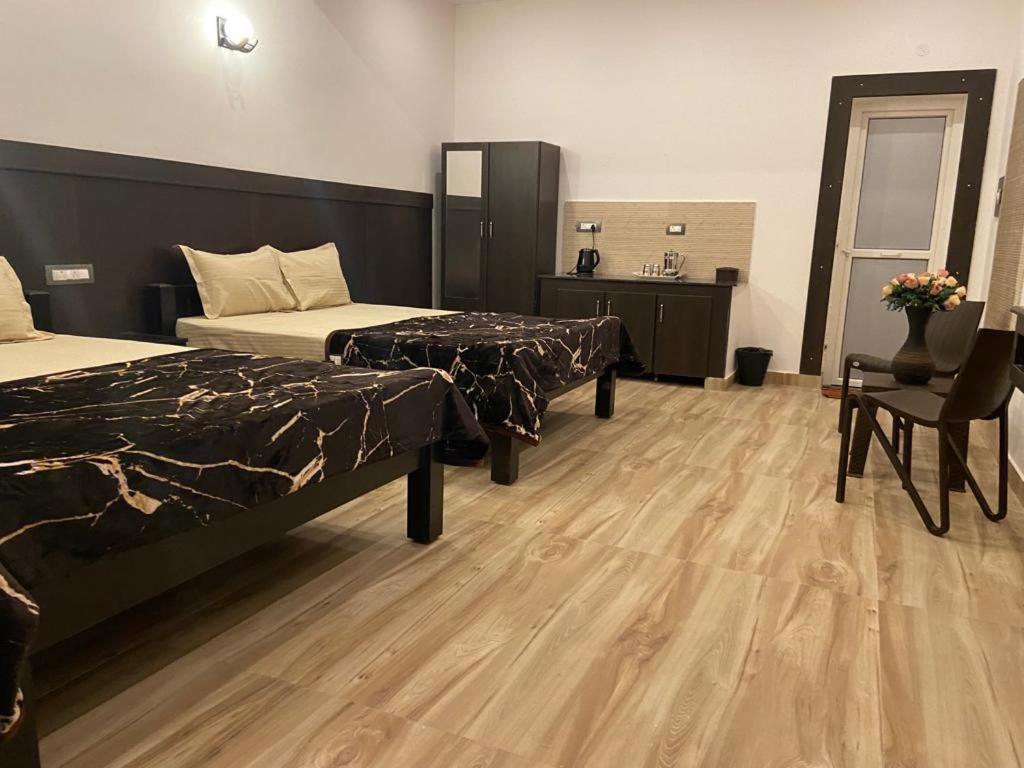 Rr Holiday Inn Кодайканал Екстер'єр фото