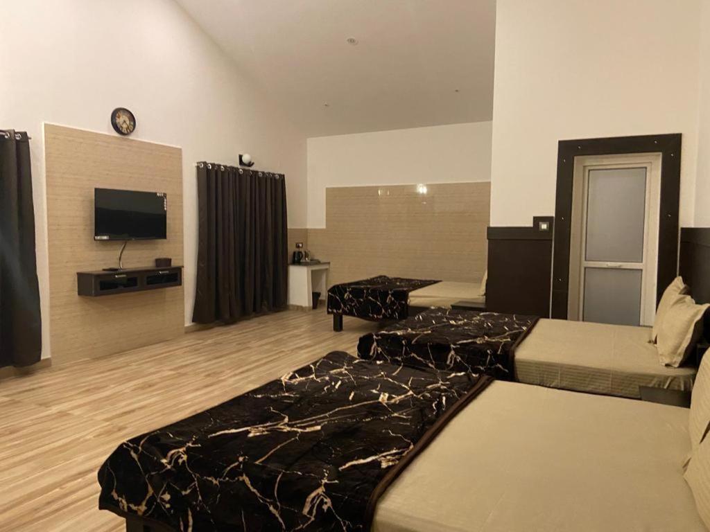 Rr Holiday Inn Кодайканал Екстер'єр фото